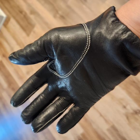 CoachVintage Cashmere lined leather buckle gloves - Picture 3 of 7